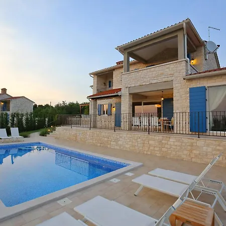 Babudri Near Porec For 10 People With Jacuzzi & Strpacici