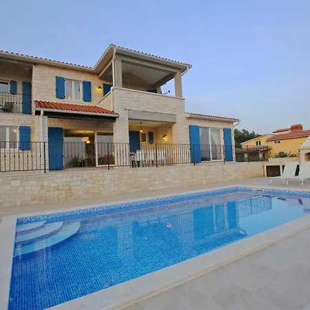 Babudri Near Porec For 10 People With Jacuzzi & * Strpacici