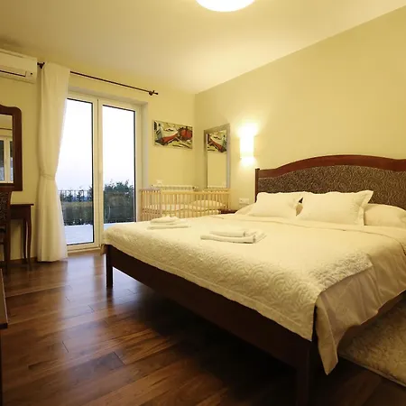 Babudri Near Porec For 10 People With Jacuzzi & Villa *