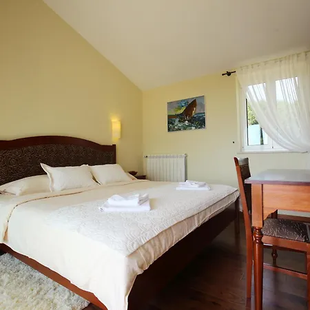 Babudri Near Porec For 10 People With Jacuzzi & Villa *