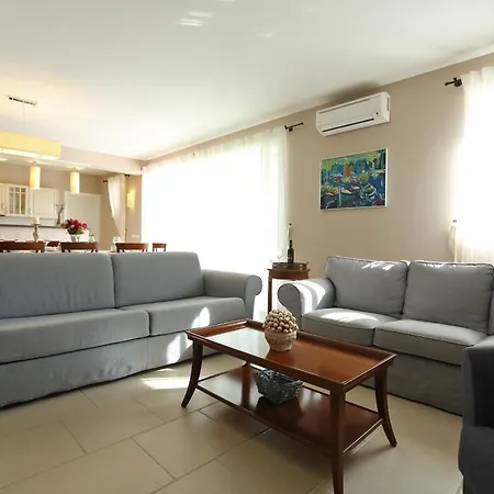Babudri Near Porec For 10 People With Jacuzzi & Villa *