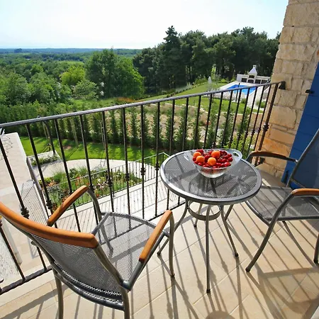 Babudri Near Porec For 10 People With Jacuzzi & Villa Strpacici