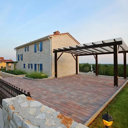 Babudri Near Porec For 10 People With Jacuzzi & Villa Strpacici