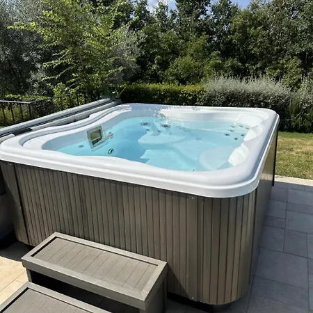 Babudri Near Porec For 10 People With Jacuzzi & Villa Strpacici
