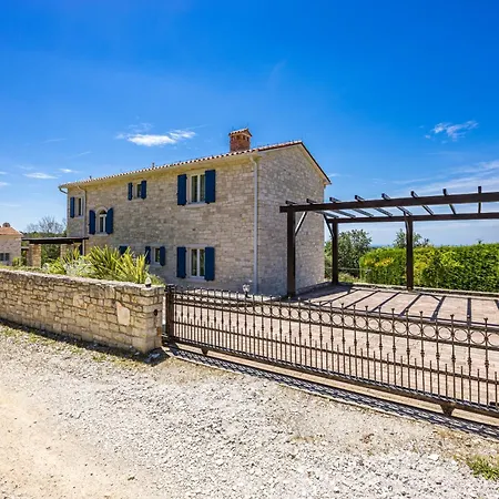 Babudri Near Porec For 10 People With Jacuzzi & Villa Strpačići