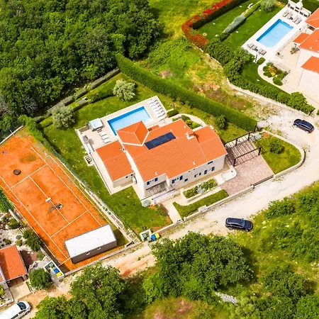 Babudri Near Porec For 10 People With Jacuzzi & Villa