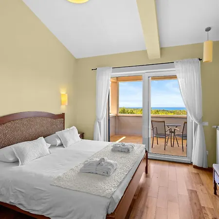 Babudri Near Porec For 10 People With Jacuzzi & * Strpačići