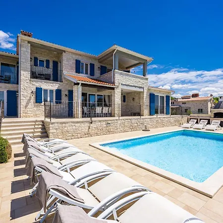 Villa Babudri Near Porec For 10 People With Jacuzzi & Strpačići